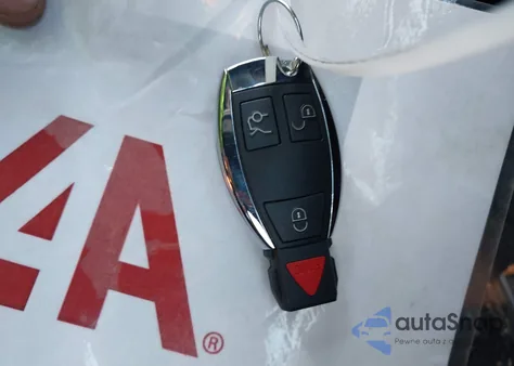 2013 Mercedes-Benz E 350 4Matic z USA, uszkodzony, nr VIN WDDHF8JB6DA734292